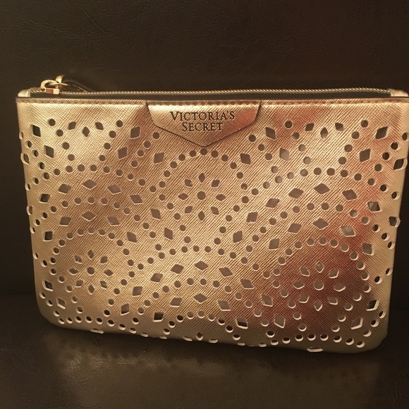 Victoria’s Secret White Tote (w/pouch) - Picture 4 of 4